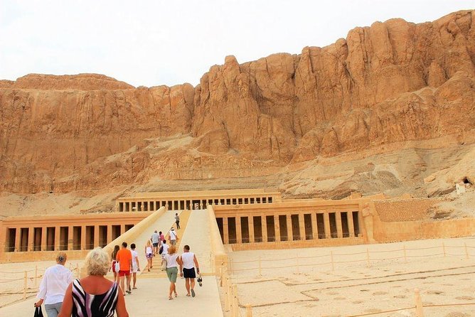 From Hurghada:Day Trip to Luxor and Valley of the Kings - Lunch before crossing to the west bank
