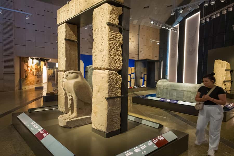 From Hurghada: Grand Egyptian Museum Pyramids Cairo Day Trip - Guides, languages, and the human side of the day