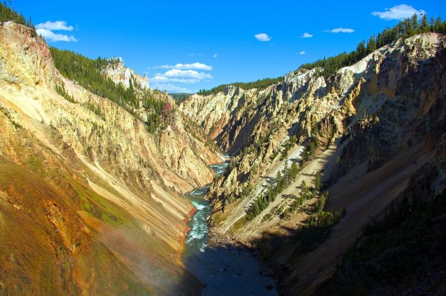 From Jackson: Yellowstone National Park Day Trip with Lunch - Lake Yellowstone and the picnic lunch