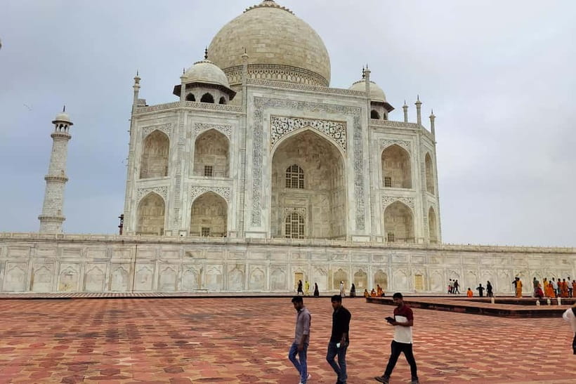 From Jaipur: Taj Mahal, Agra Fort, Baby Taj Day Trip by Car - Jaipur to Agra: a long road for a famous reward