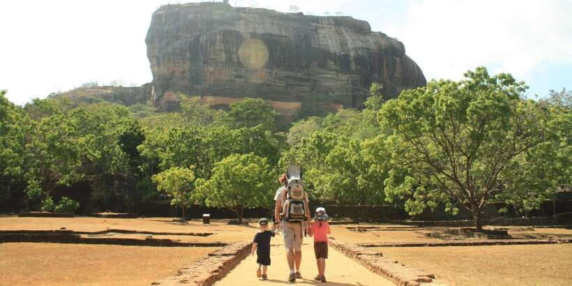 From Kandy: Sigiriya and Dambulla Day Trip - Dambulla’s caves, paintings, and Buddha images