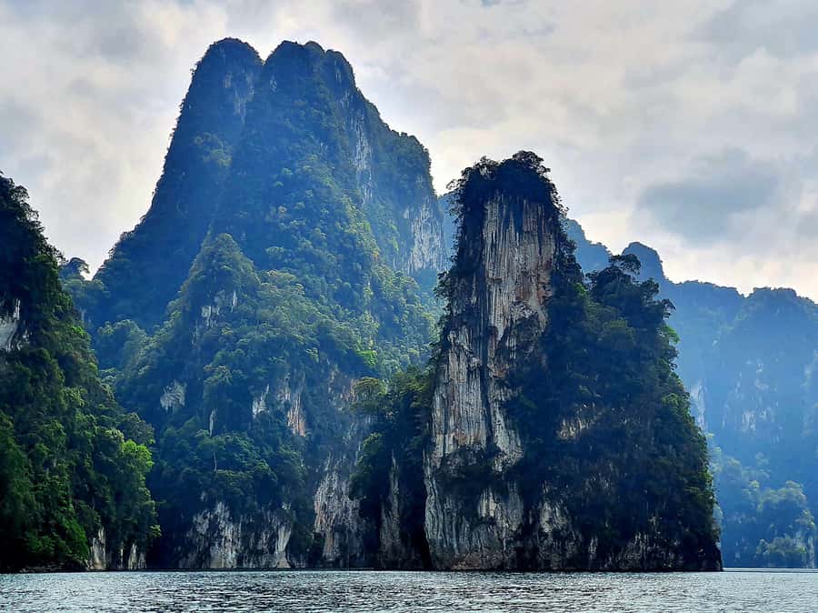 From Krabi: Cheow Lan Lake Day Trip with Lunch at Rafthouse - Hin Sam Glur, the symbol of Cheow Lan Lake