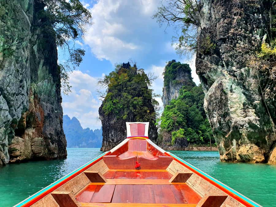 From Krabi: Cheow Lan Lake Day Trip with Lunch at Rafthouse - The guides and the feel of the day