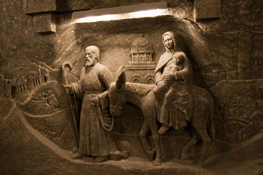 From Krakow: Wieliczka Salt Mine Half-Day Trip with Pickup - What the guide adds to the visit