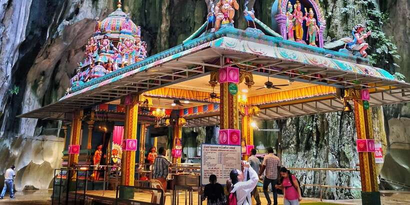 From Kuala Lumpur: Colmar Tropicale and Batu Caves Day Trip - Rabbit Park needs a careful word of caution