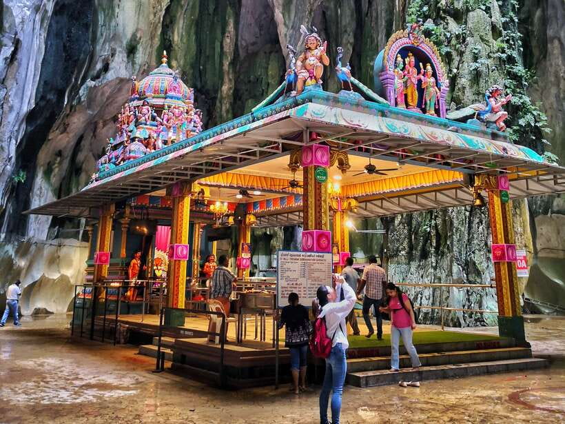 From Kuala Lumpur: Colmar Tropicale and Batu Caves Day Trip - What $44 buys you, and where the value ends