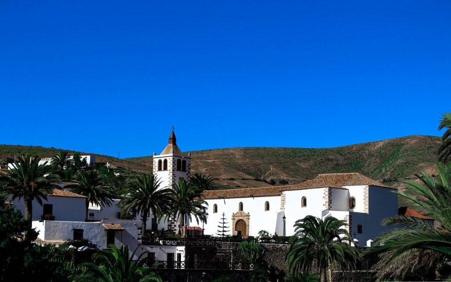 From Lanzarote: Fuerteventura Day Trip - La Oliva and the Candelaria church