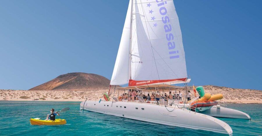 From Lanzarote: Sailing Day Trip Around La Graciosa - Why La Graciosa makes a fine day away from Lanzarote