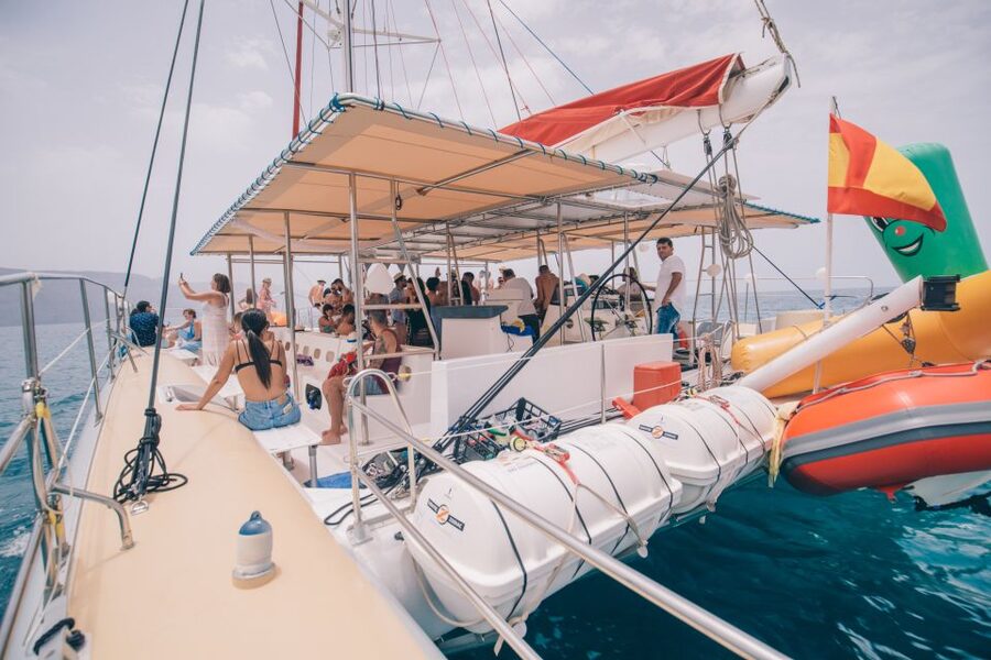 From Lanzarote: Sailing Day Trip Around La Graciosa - The Francesa Beach stop