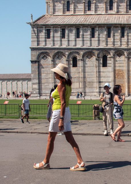 From Livorno: Day Trip to Pisa and Cinque Terre's Manarola - Pisa’s Piazza dei Miracoli and the Leaning Tower