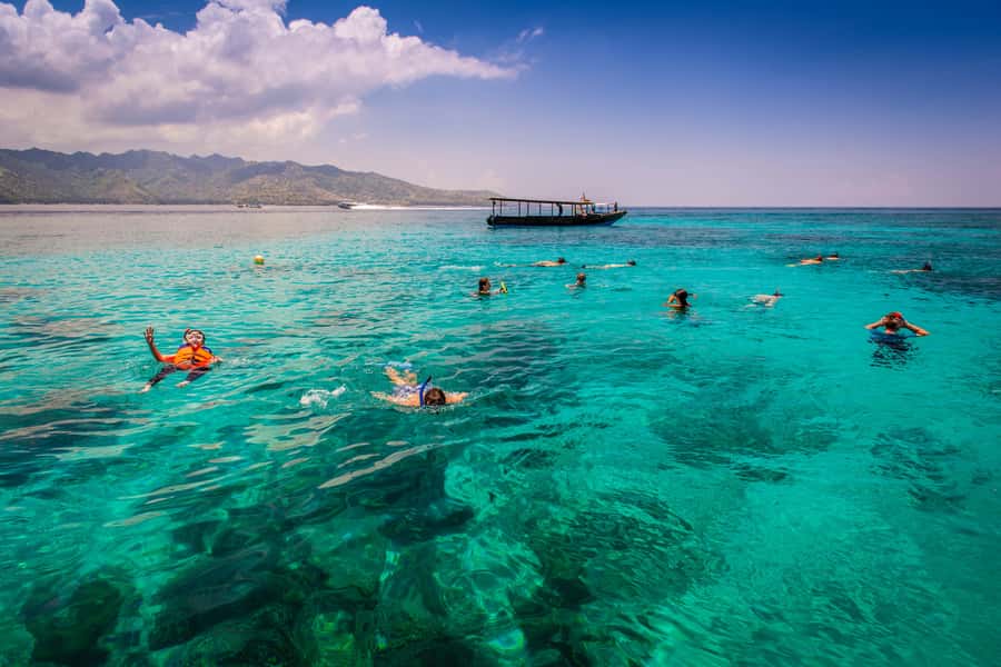 From Lombok: Gili Islands Snorkeling Day Trip - Gili Trawangan: a quick look before the first swim