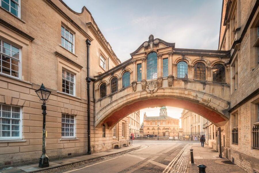 From London: Cotswolds and Oxford Guided Day-Trip - Who should book this day trip