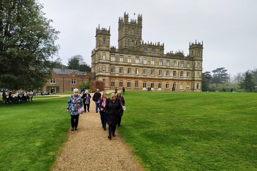 From London: Day Trip to Downton Abbey, Oxford and Bampton - Victoria Coach Station requires a little planning