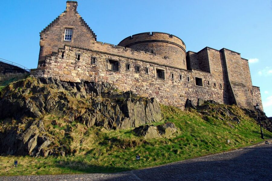 From London: Day Trip to Edinburgh by Rail with Castle Entry - Free Time on the Royal Mile