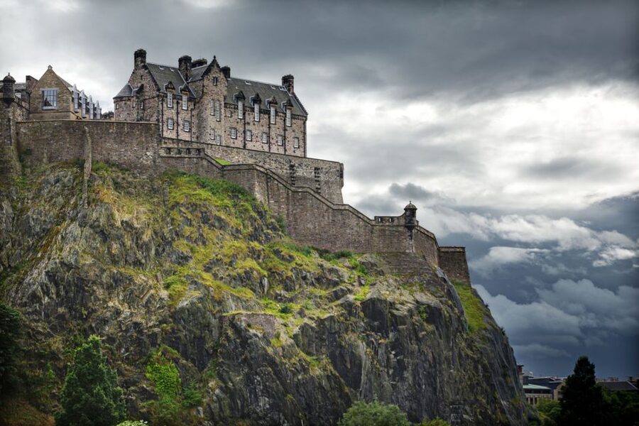 From London: Day Trip to Edinburgh by Rail with Castle Entry - No Guide in Edinburgh, and Why That Matters