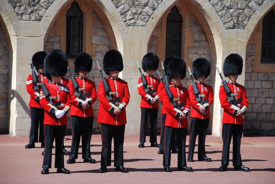 From London: Half-Day Trip to Windsor with Castle Tickets - The 45-minute ride back to London