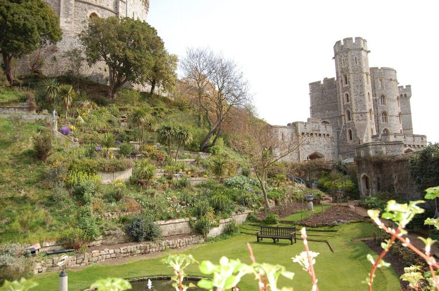From London: Half-Day Trip to Windsor with Castle Tickets - Meeting the coach at Earl’s Court