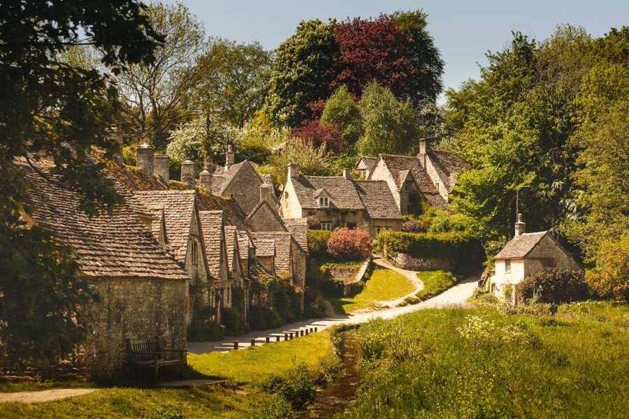 From London: Oxford and Cotswolds Villages Day Trip - Bibury and Arlington Row in 45 minutes