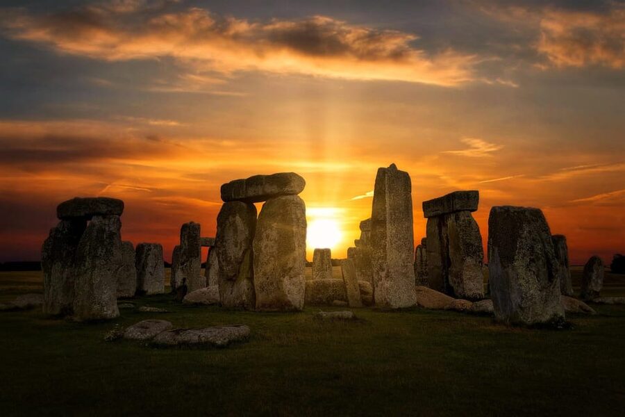 From London: Stonehenge Day Trip with Audioguide - Three hours with the stones
