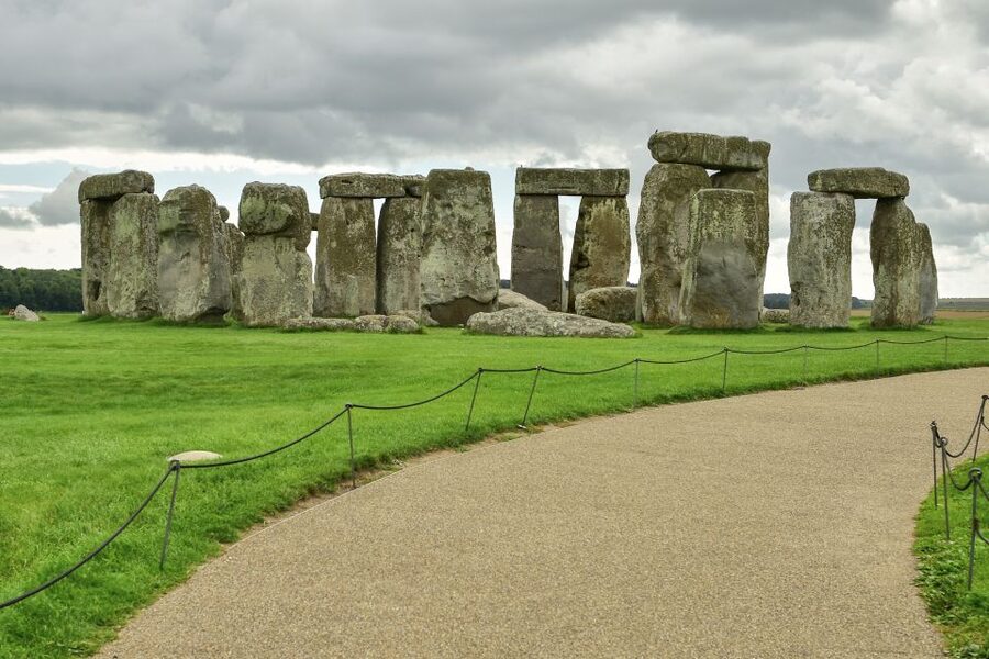 From London: Stonehenge Morning Day Trip with Admission - Arriving at the Stonehenge visitor center