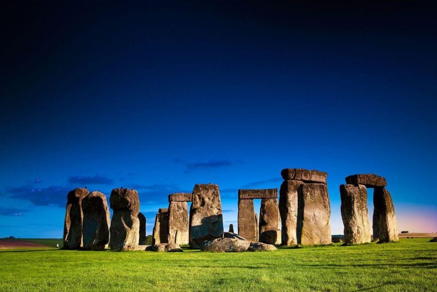 From London: Stonehenge & Roman Baths Full-Day Trip - The guide and coach can shape the whole day