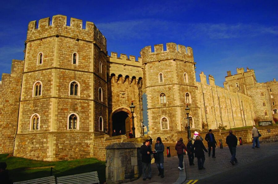 From London: Windsor Castle and Stonehenge Day Trip - Stonehenge and the mystery of Salisbury Plain