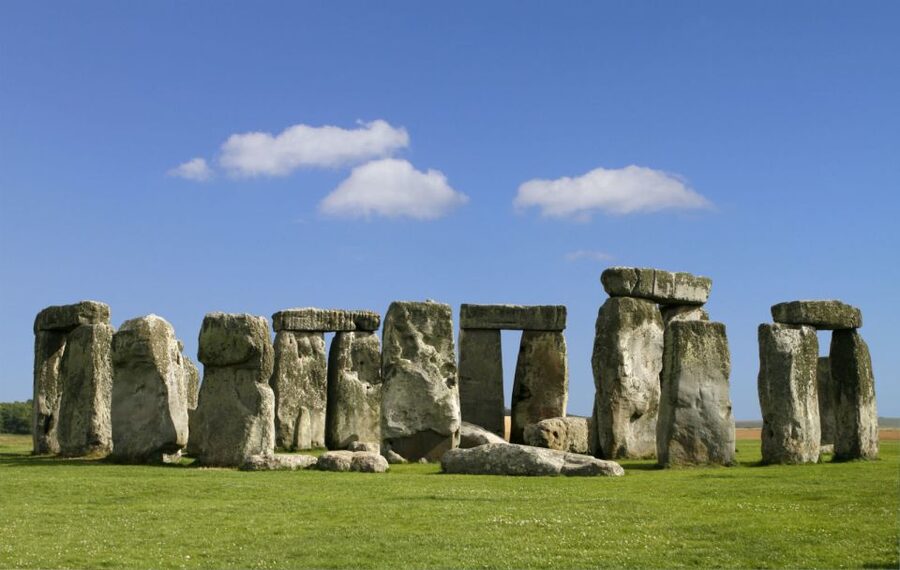 From London: Windsor Castle and Stonehenge Day Trip - Who should choose this day trip