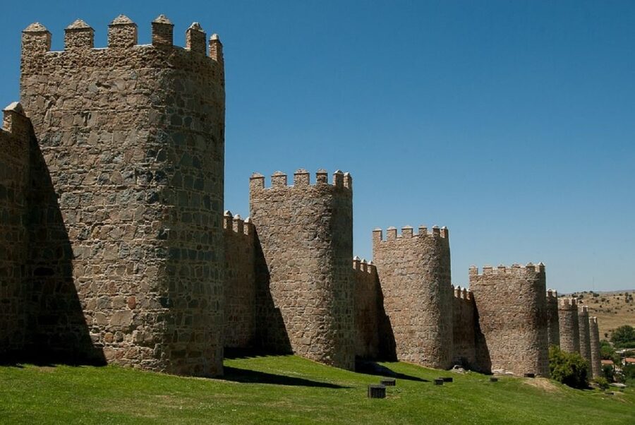 From Madrid: Day-Trip to Segovia, Avila & Toledo - Guides make or break this format