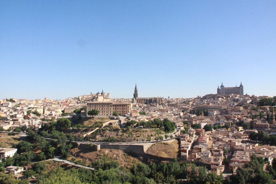 From Madrid: Day Trip to Toledo with Local Guide - The bus ride and first views of the walled city