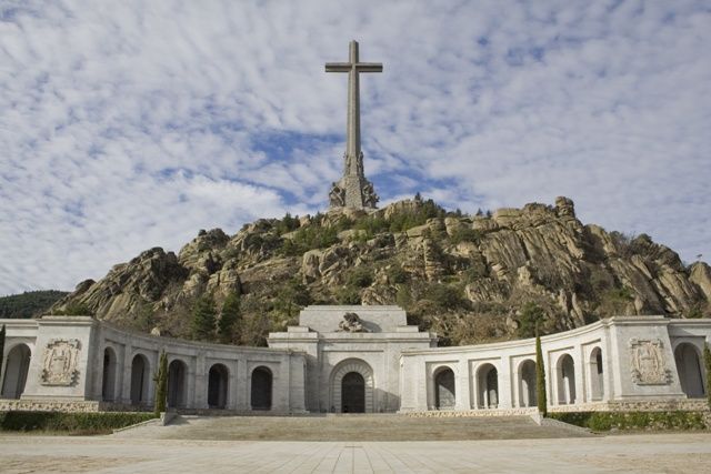 From Madrid: El Escorial, Valley and Segovia Day Trip - Why this day trip works for first-time Madrid visitors