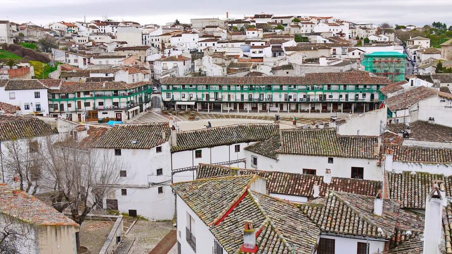 From Madrid: Guided Day Trip to Chinchon, Aranjuez & Toledo - Royal Aranjuez and the palace interiors