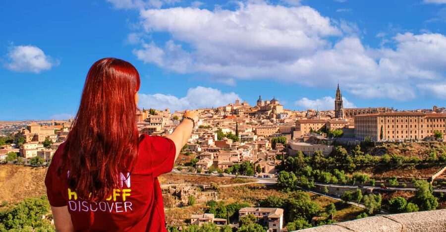 From Madrid: Guided Day Trip to Chinchon, Aranjuez & Toledo - Chinchón and its picture-ready Plaza Mayor