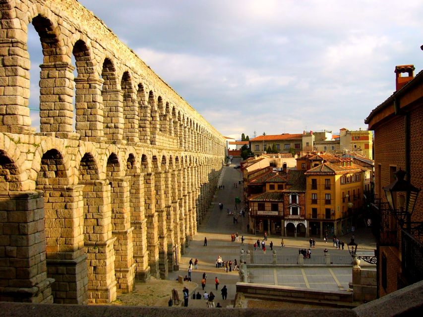 From Madrid: Guided Day Trip to Segovia and Toledo - Guides make a real difference