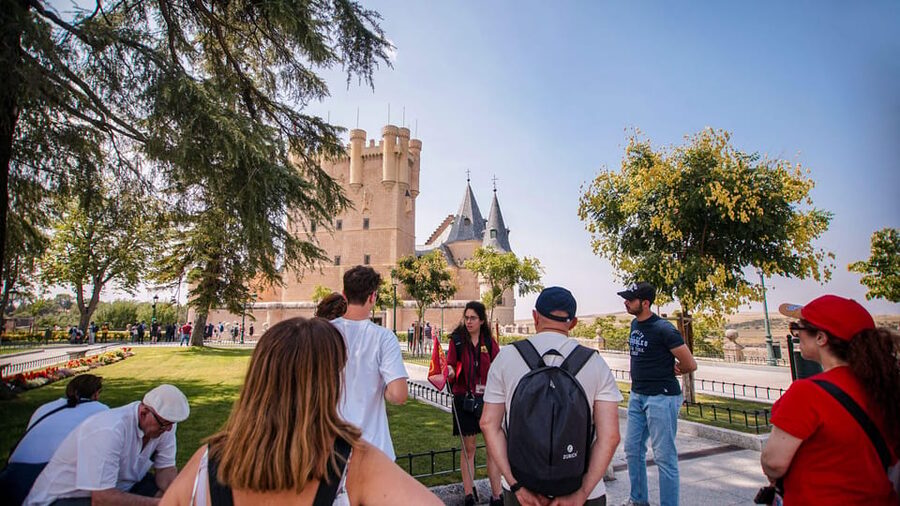 From Madrid: Guided Day Trip to Segovia, optional Alcázar - Free time for lunch and your own Segovia