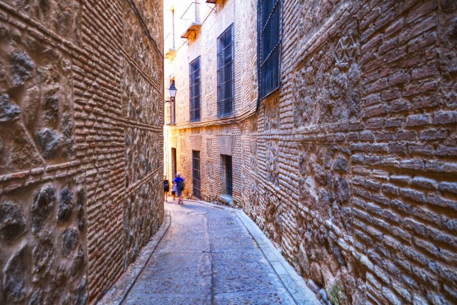 From Madrid: Toledo and Segovia Guided Day Trip - The Madrid transfer that shapes the afternoon