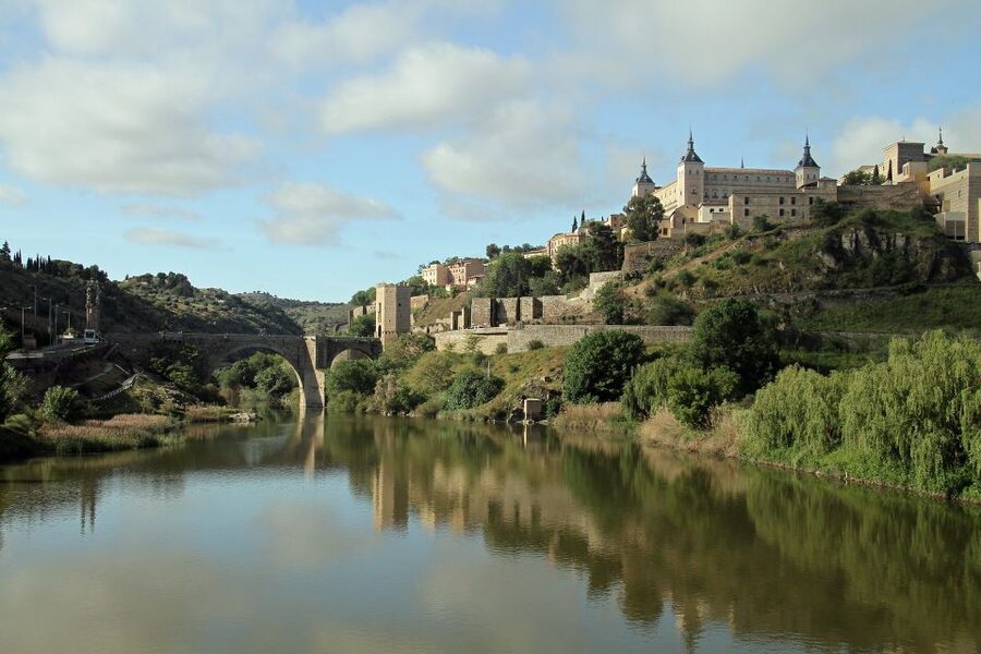 From Madrid: Toledo and Segovia Guided Day Trip - What the $58 price really buys