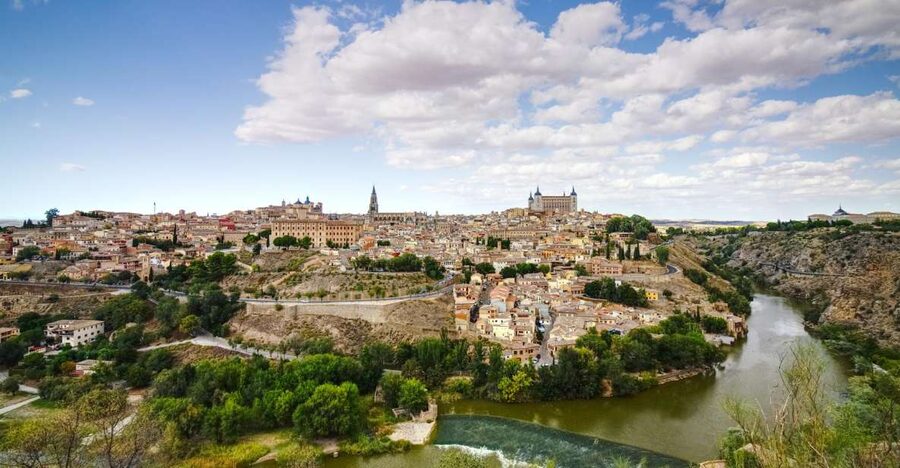 From Madrid: Toledo Guided Day Trip - Leaving Madrid and crossing to Castile-La Mancha