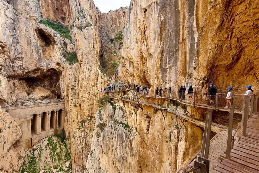 From Málaga: Caminito del Rey Guided Day Trip - The 2.5-hour walk above the Guadalhorce