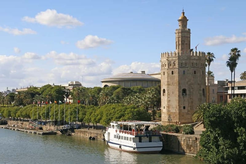 From Malaga: Seville Day Trip with Real Alcázar Tickets - Walking through Santa Cruz