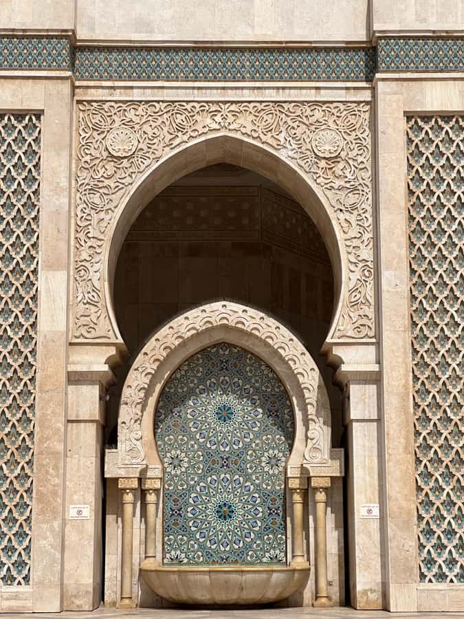 From Marrakech: Casablanca Day Trip by van - Lunch and the choice between shopping and the shore