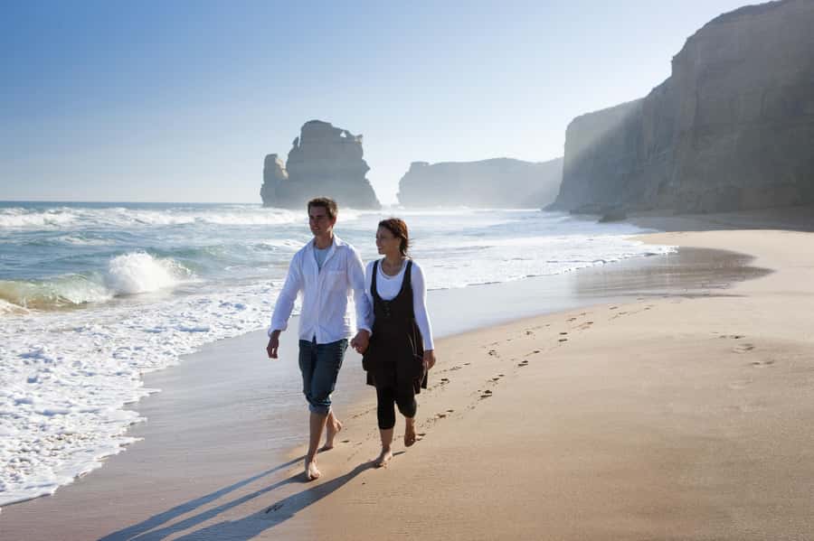 From Melbourne: Reverse Great Ocean Road Day Trip with Lunch - Meeting the 12 Apostles before the main crowds