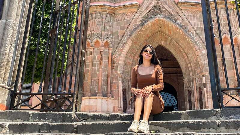 From Mexico City: San Miguel de Allende Day Trip - Arriving beneath the pink parish church