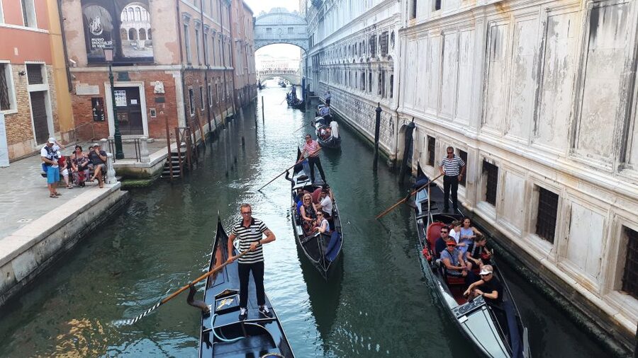 From Milan: Venice City Highlights Guided Day Trip - Why the boat arrival makes this Venice trip worthwhile