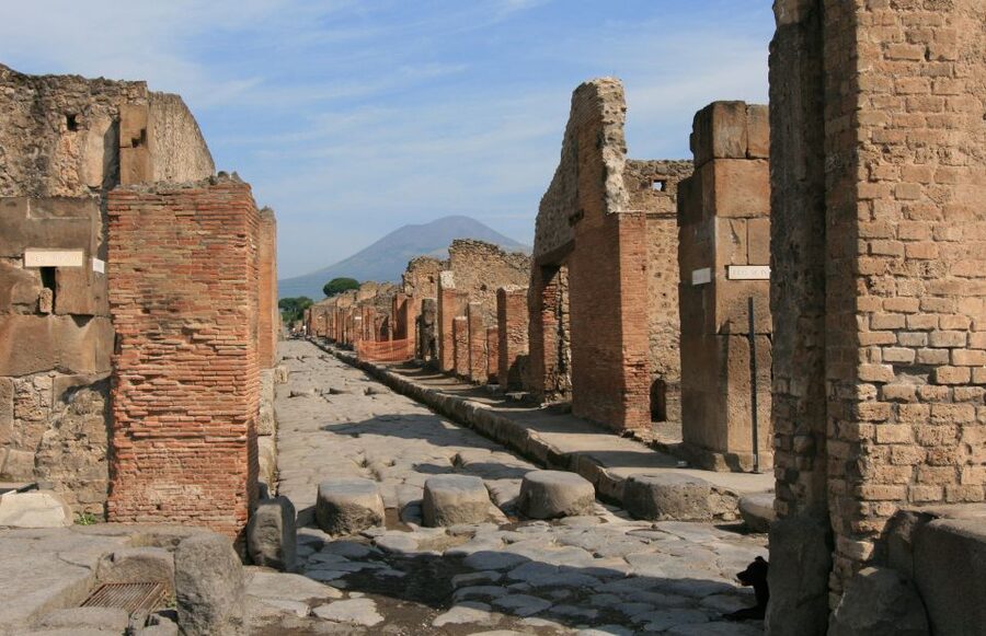 From Naples: Day Trip to Pompeii with skip the line - Why this shuttle makes Pompeii easier from Naples