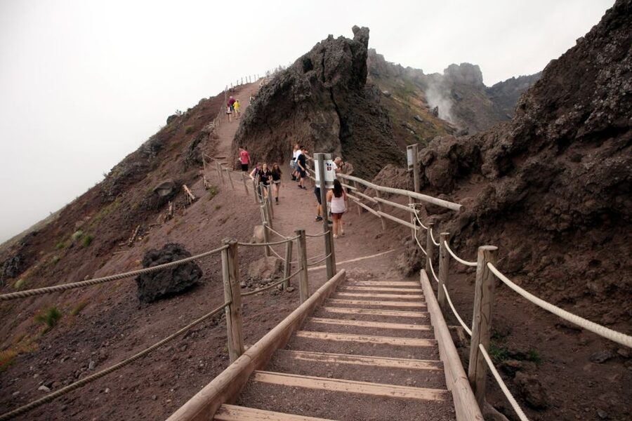 From Naples: Herculaneum, Mount Vesuvius & Pompeii Day Trip - Herculaneum first, when your eyes are fresh