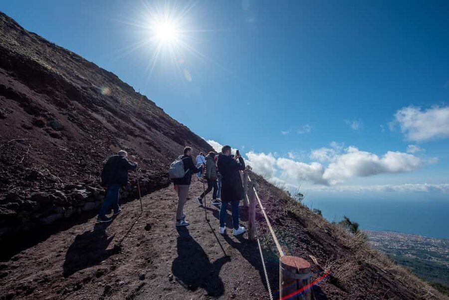 From Naples: Pompeii and Vesuvius Guided Day Trip with Lunch - Two famous Campania sights in one day