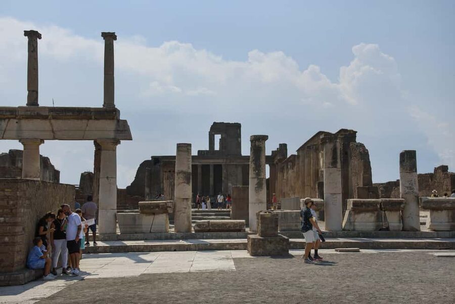 From Naples: Pompeii and Vesuvius Guided Day Trip with Lunch - A local lunch with pizza near the volcano