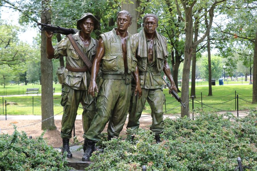 From NYC: Guided Day Trip to Washington DC by Van or Bus - Guides, languages, and group size