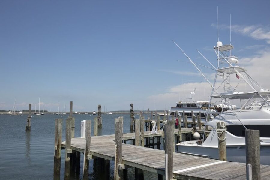 From NYC: Hamptons, Sag Harbor, and Outlet Shopping Day Trip - Lunch is on your own