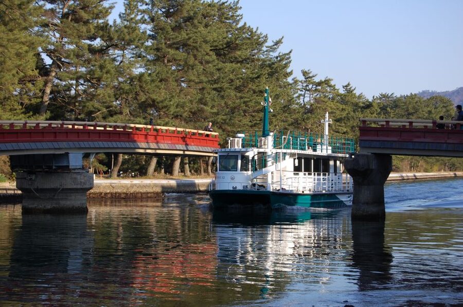 From Osaka: Amanohashidate and Ine Bay Day Trip - Choosing Between Shabu Shabu and a Meal Voucher